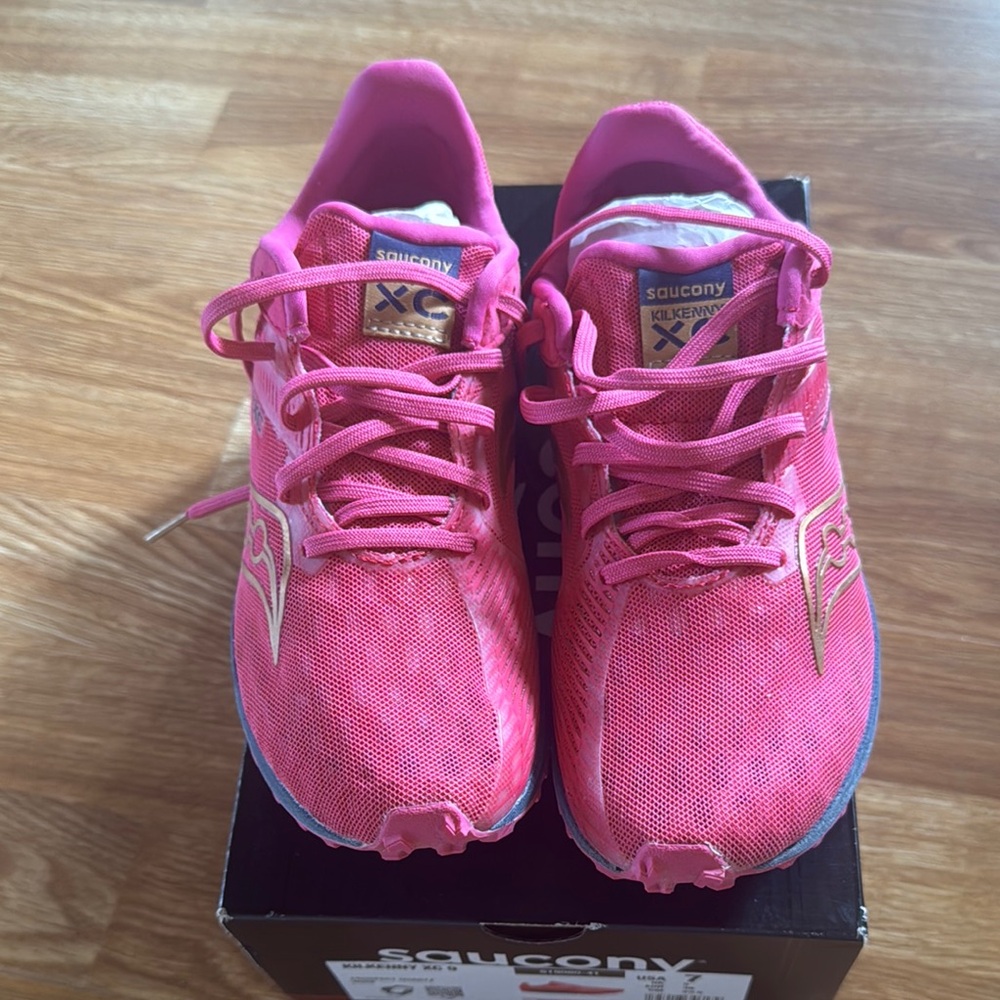 Saucony Vivid Pink Cross Country Spikes